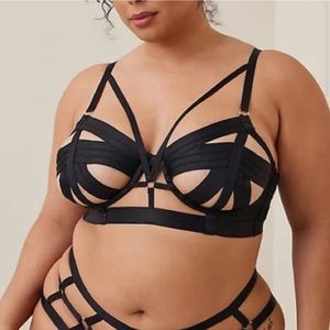 Torrid cut out strappy longline bra - Size 0 NWT